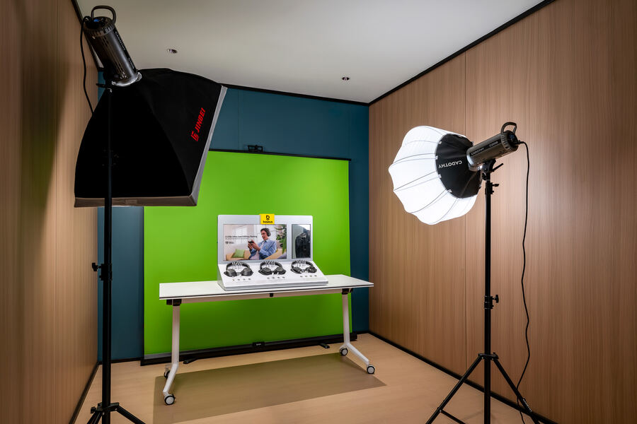 KPS content studio with lighting and green screen